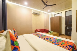 Deluxe Δωμάτιο | Σεντόνια από αιγυπτιακό βαμβάκι, κλινοσκεπάσματα υψηλής ποιότητας 