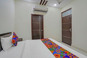 Deluxe Room | Egyptian cotton sheets, premium bedding, in-room safe, free WiFi - Fabhotel The Taj Majestic (Agra)