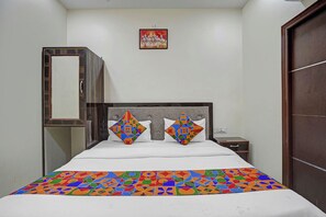 Egyptian cotton sheets, premium bedding, in-room safe, free WiFi - Fabhotel The Taj Majestic (Agra)