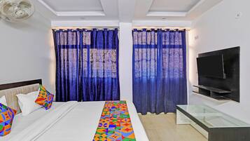 Egyptian cotton sheets, premium bedding, in-room safe, WiFi (free)