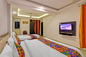 Egyptian cotton sheets, premium bedding, in-room safe, free WiFi - Fabhotel Stay Inn I (Noida)