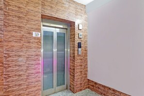 Elevator - Fabhotel Stay Inn I (Noida)
