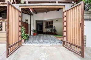 Entrée de l’hébergement