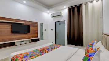 Deluxe Room | Egyptian cotton sheets, premium bedding, in-room safe, free WiFi