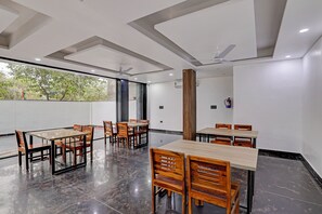 Restaurant - Fabhotel Groom Room (Noida)