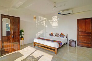 Egyptian cotton sheets, premium bedding, in-room safe, free WiFi - Fabhotel The Ashvem Horizon (Mandrem)