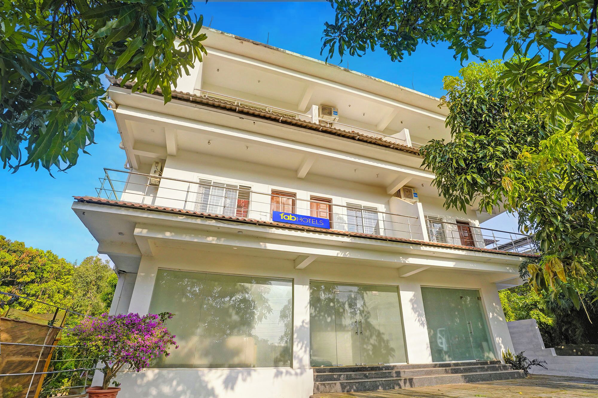 المنشأة من الخارج