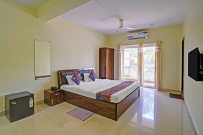 Egyptian cotton sheets, premium bedding, in-room safe, free WiFi - Fabhotel Jas Holidays (Morjim)