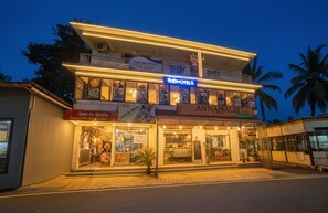 Front of property - Fabhotel Jas Holidays (Morjim)