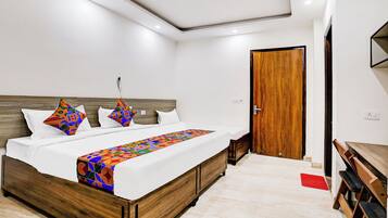 Deluxe Room | Egyptian cotton sheets, premium bedding, in-room safe, free WiFi
