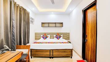 Egyptian cotton sheets, premium bedding, in-room safe, free WiFi