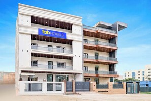 Exterior - Fabhotel Expo Centre Inn (Greater Noida)