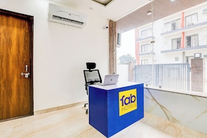 Reception - Fabhotel Expo Centre Inn (Greater Noida)
