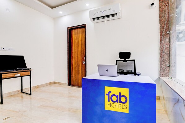 Reception - Fabhotel Expo Centre Inn (Greater Noida)