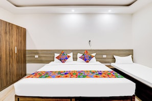 Egyptian cotton sheets, premium bedding, in-room safe, free WiFi - Fabhotel Expo Centre Inn (Greater Noida)