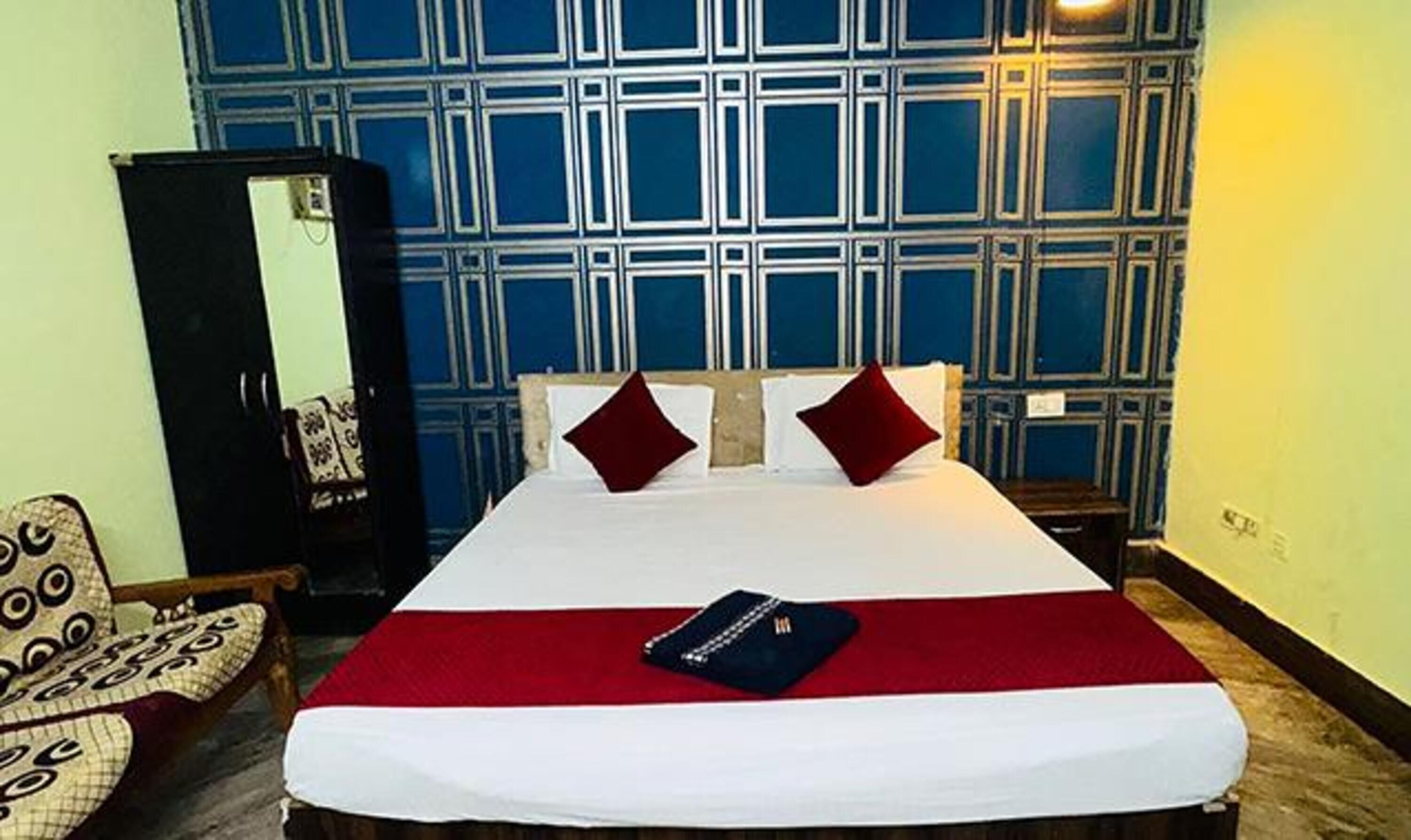 华丽客房 | 埃及棉床单、高档床上用品、客房内保险箱、免费 WiFi