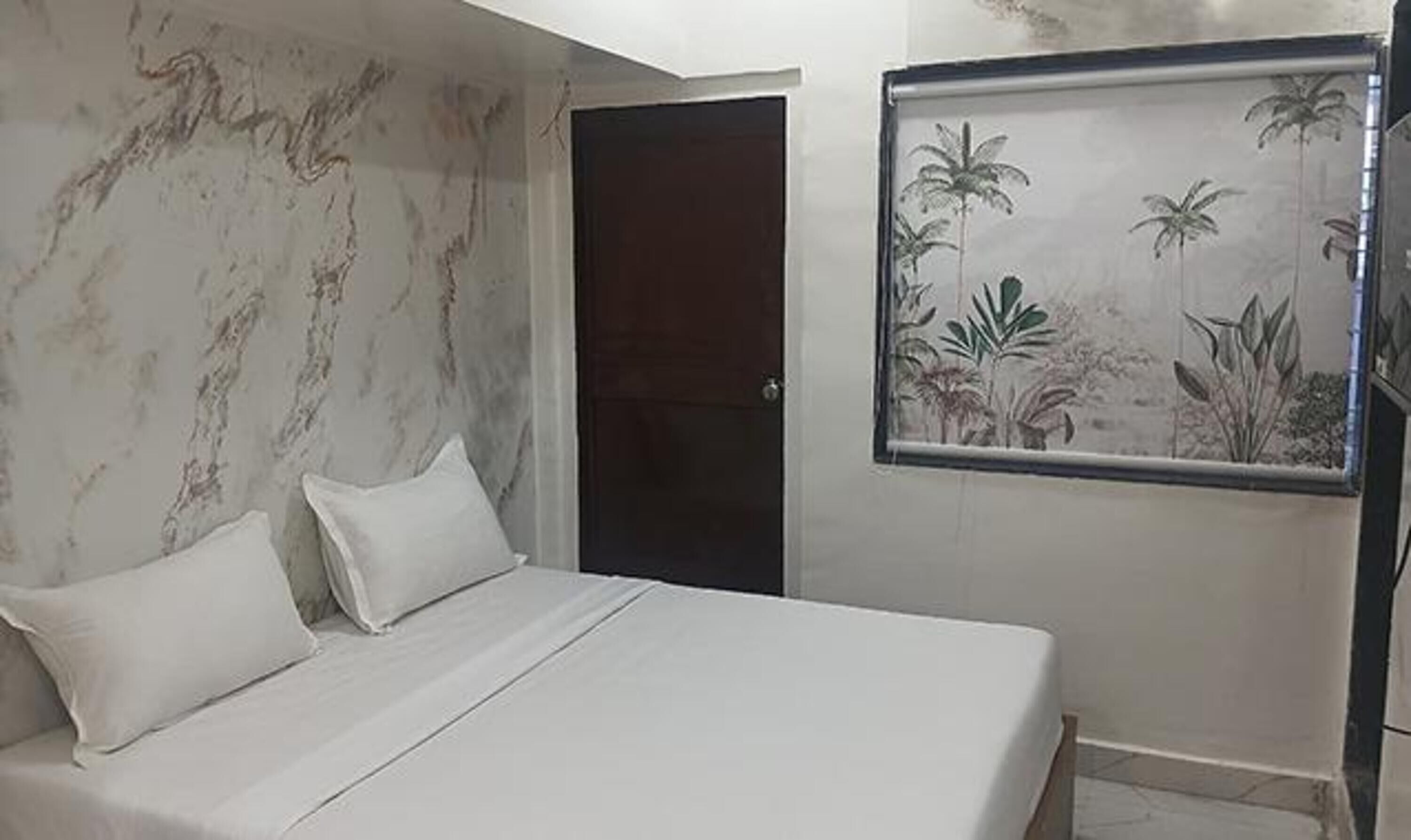Egyptian cotton sheets, premium bedding, in-room safe, free WiFi