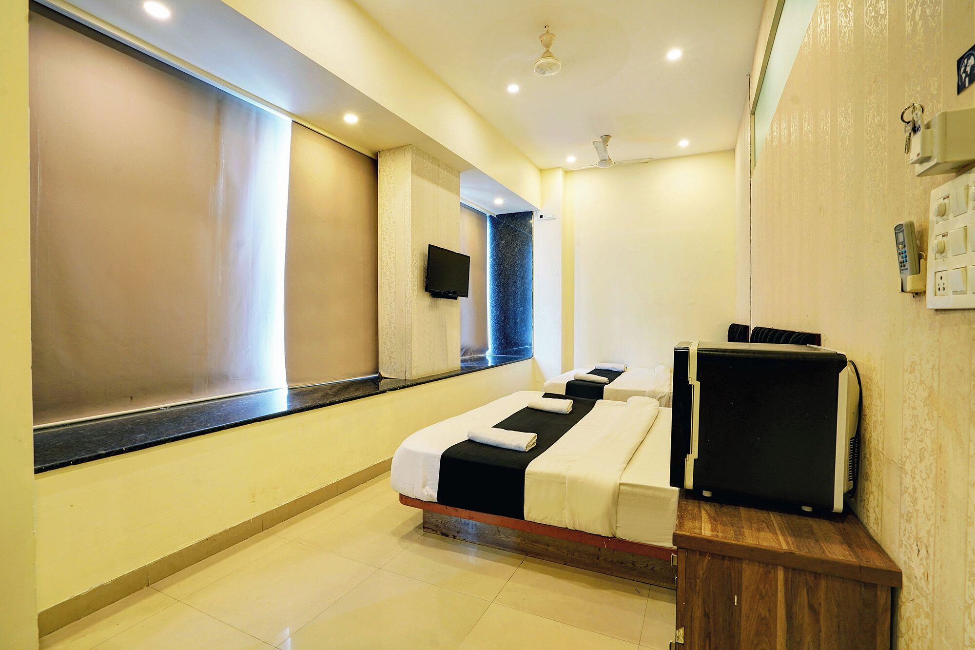 Egyptian cotton sheets, premium bedding, in-room safe, free WiFi