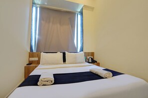 Egyptian cotton sheets, premium bedding, in-room safe, free WiFi - Fabhotel Freedom Star (Mumbai)
