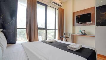 Egyptian cotton sheets, premium bedding, in-room safe, free WiFi