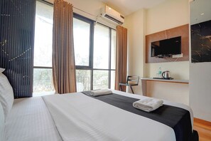 Egyptian cotton sheets, premium bedding, in-room safe, free WiFi - Fabhotel Freedom Star (Mumbai)