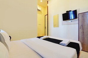 Egyptian cotton sheets, premium bedding, in-room safe, free WiFi