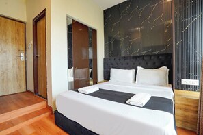 Egyptian cotton sheets, premium bedding, in-room safe, free WiFi - Fabhotel Freedom Star (Mumbai)