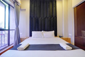 Deluxe Room | Egyptian cotton sheets, premium bedding, in-room safe, free WiFi - Fabhotel Freedom Star (Mumbai)