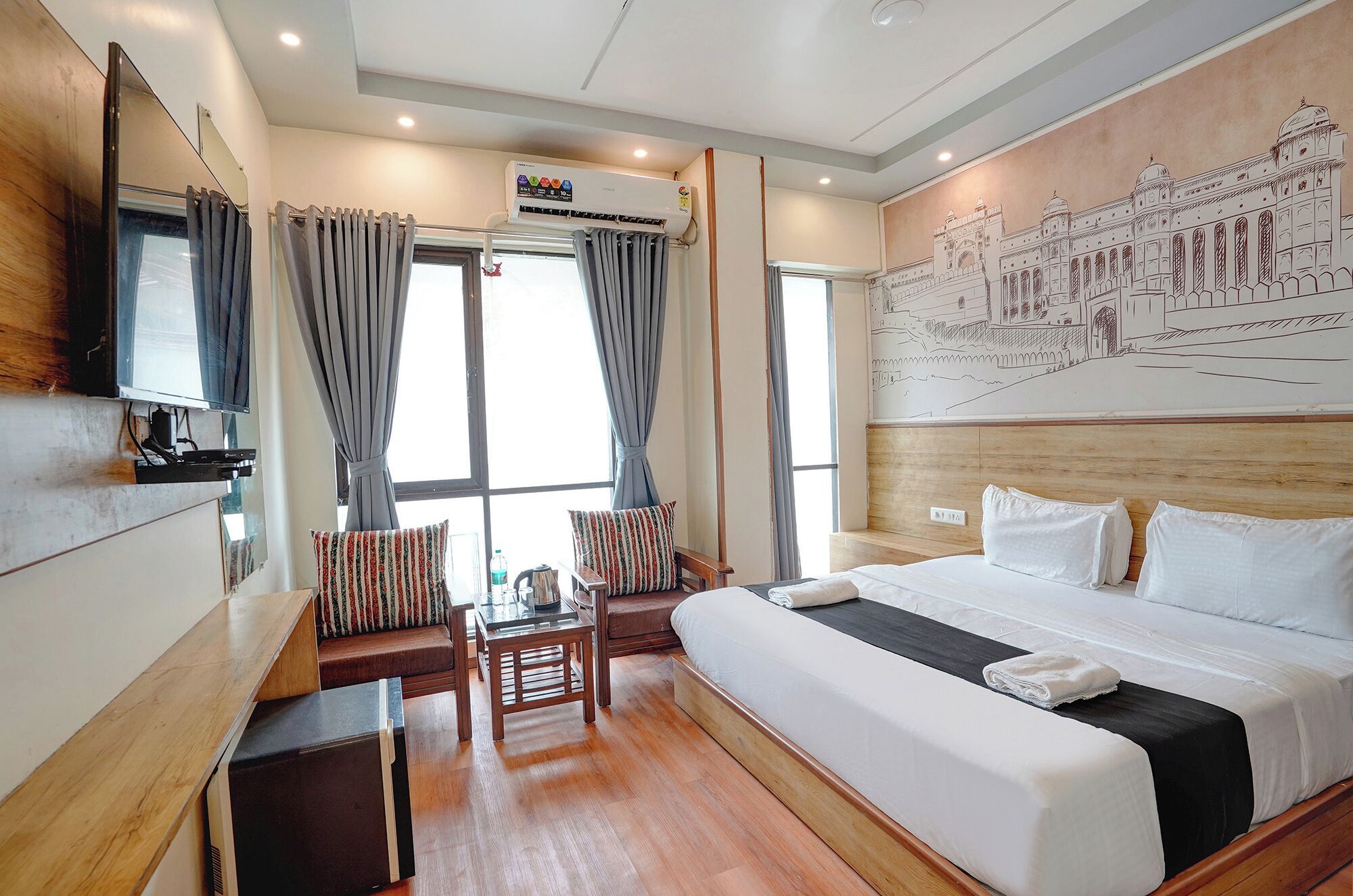 Egyptian cotton sheets, premium bedding, in-room safe, free WiFi