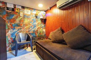 Lobby sitting area - Fabhotel Freedom Star (Mumbai)