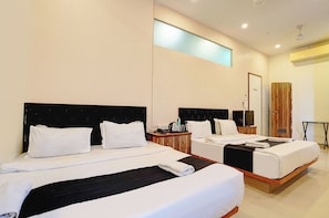 Egyptian cotton sheets, premium bedding, in-room safe, free WiFi - Fabhotel Freedom Star (Mumbai)