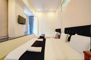 Egyptian cotton sheets, premium bedding, in-room safe, free WiFi - Fabhotel Freedom Star (Mumbai)