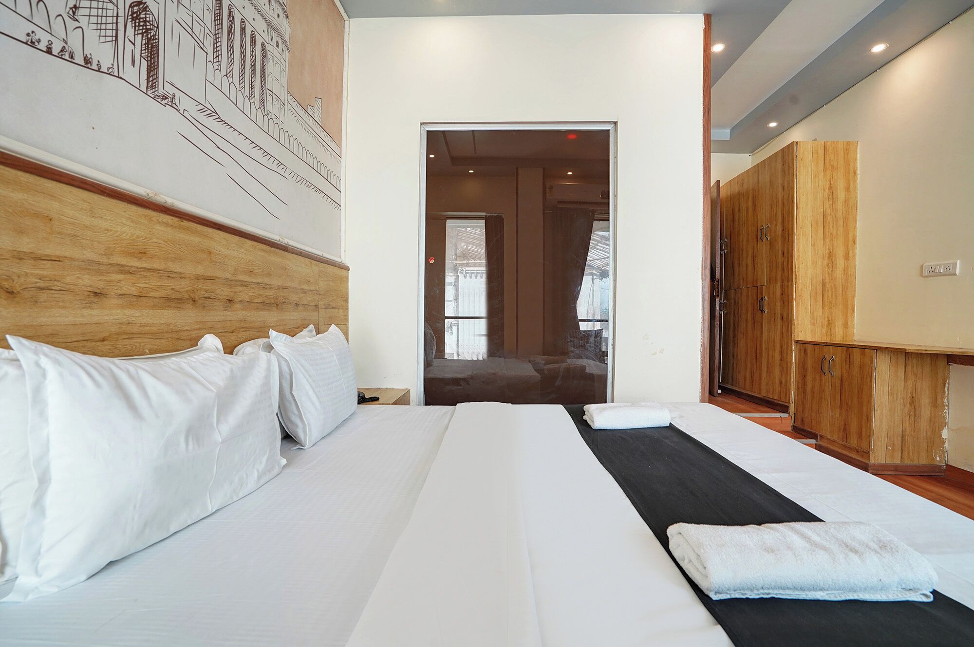 Egyptian cotton sheets, premium bedding, in-room safe, free WiFi