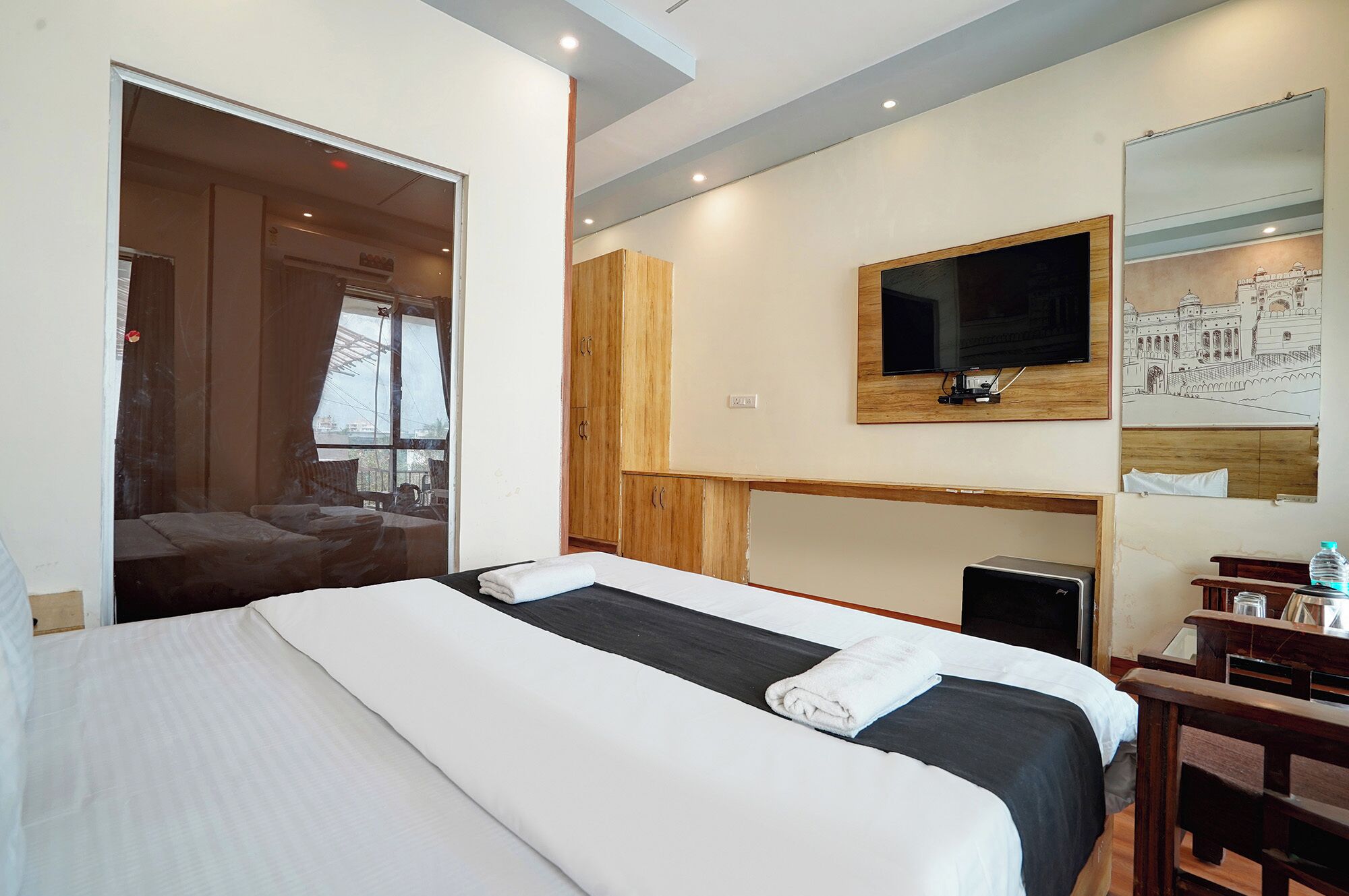 Egyptian cotton sheets, premium bedding, in-room safe, free WiFi