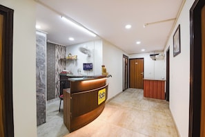 Reception - Fabhotel The Gk Residency (New Delhi)