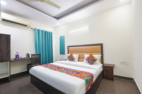 Egyptian cotton sheets, premium bedding, in-room safe, free WiFi