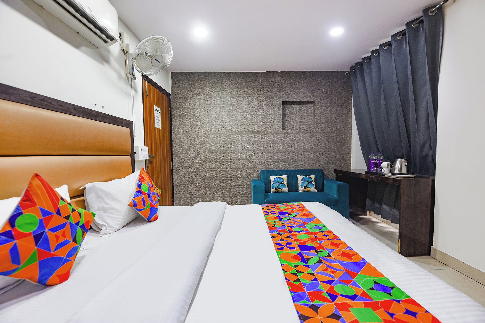 Egyptian cotton sheets, premium bedding, in-room safe, free WiFi