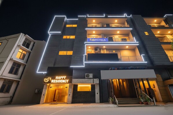 Front of property - Fabhotel Happy Residency (New Delhi)