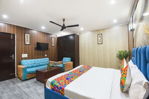 Egyptian cotton sheets, premium bedding, in-room safe, free WiFi - Fabhotel Happy Residency (New Delhi)