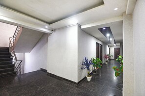 Lobby - Fabhotel Happy Residency (New Delhi)