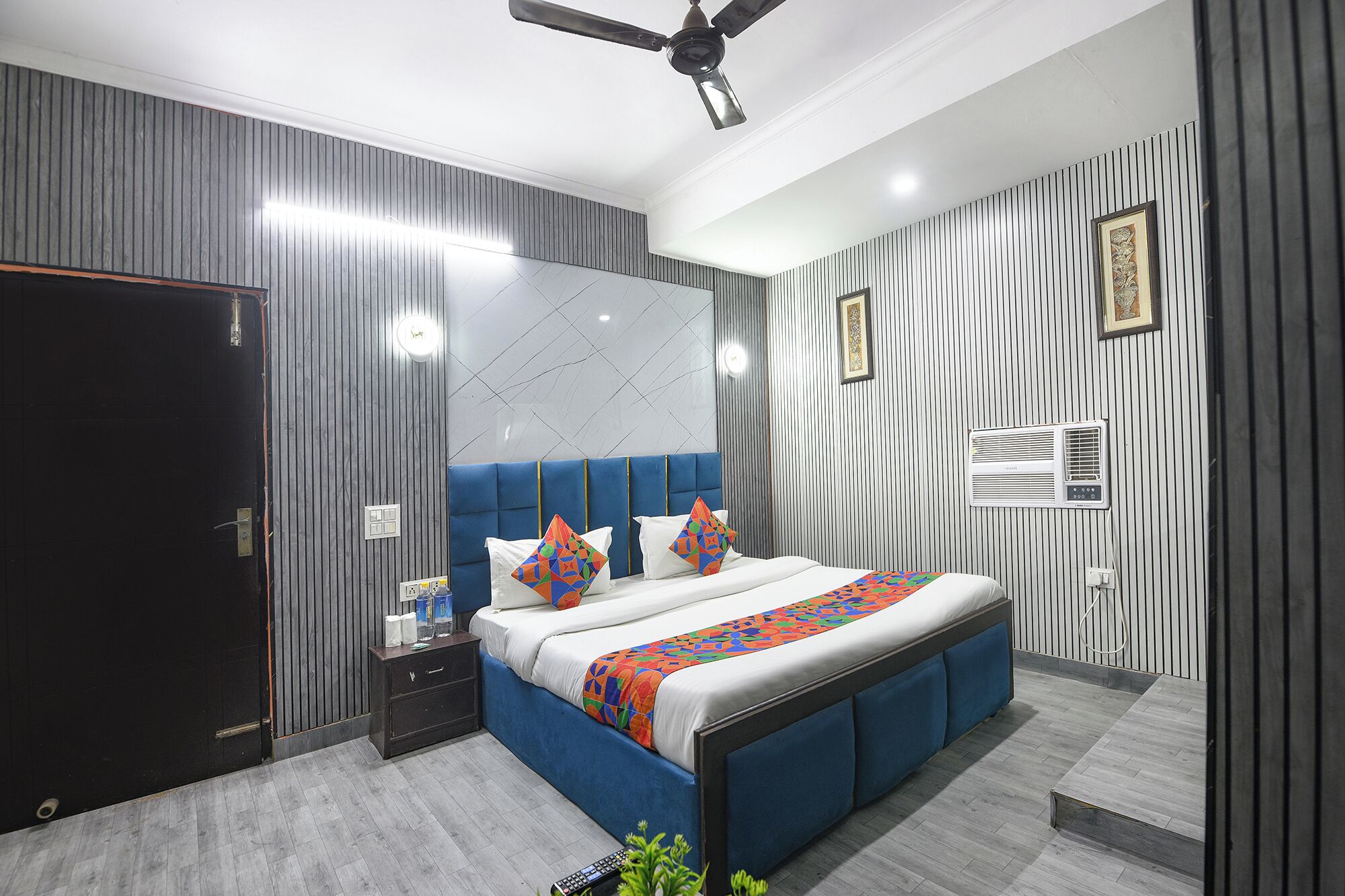 Egyptian cotton sheets, premium bedding, in-room safe, WiFi (free)