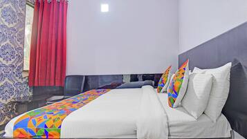 Deluxe Room | Egyptian cotton sheets, premium bedding, in-room safe, free WiFi