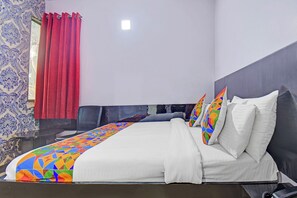 Kamar Deluks | Seprai katun Mesir, seprai premium, brankas, dan Wi-Fi gratis