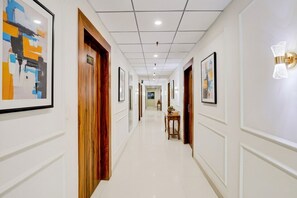 Lobby - Fabhotel The Elegant (Meerut)