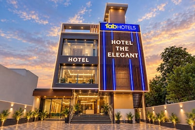 FabHotel The Elegant - 150 Meters From Delhi Public School Meerut