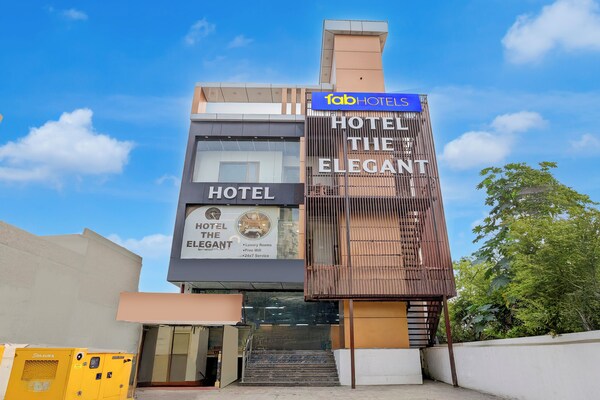 Fabhotel The Elegant - 150 Meters From Delhi Public School Meerut - Meerut