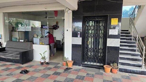 Gambar tidak terklasifikasi, 1 dari 15, tombol