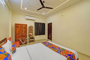 Deluxe Room | Egyptian cotton sheets, premium bedding, free WiFi, bed sheets - Via Rush Inn (Hyderabad)