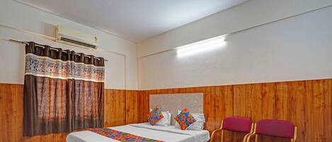 Egyptian cotton sheets, premium bedding, in-room safe, free WiFi