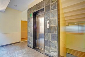 Elevator - Fabhotel Balaji I (Bengaluru)
